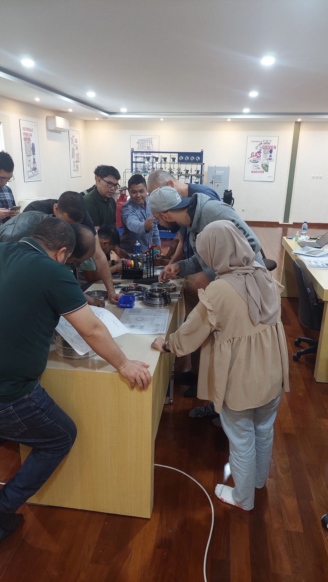 CENTRIFRUGAL GAS COMPRESSOR, DRY GAS SEAL, & DGS SUPPORT SYSTEMS training activities at Fluid Science Dynamics Indonesia, 29 Jan - 02 Feb 2024.